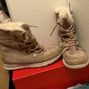 Sorel winter boots size 8 EUC
